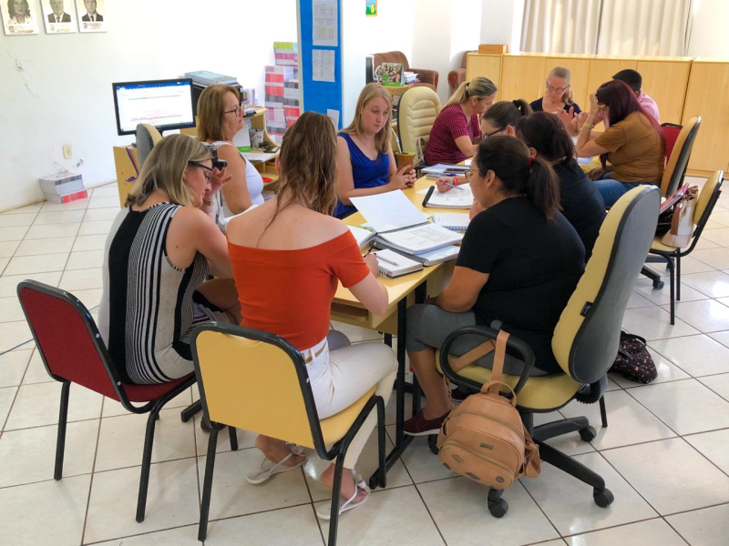 ENCONTRO DE PROFESSORES PROMOVE A CRIAÇÃO DO PLANO ANUAL DE ESTUDOS